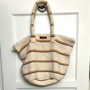 Billabong Boho Jahbeeve Canvas
Beach Tote